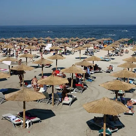 Summer Lake View Mamaia