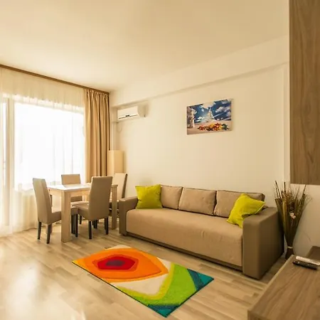 Summer Lake View Mamaia